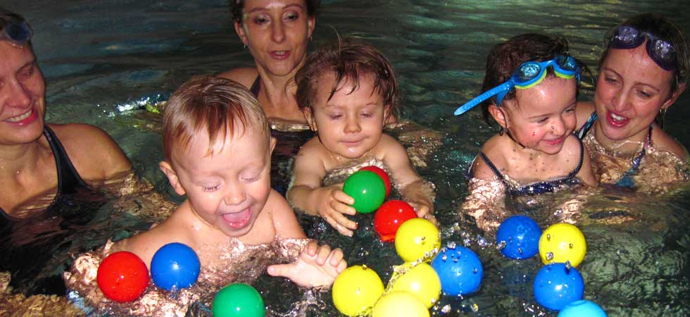Plavání s miminky a malými dětmi